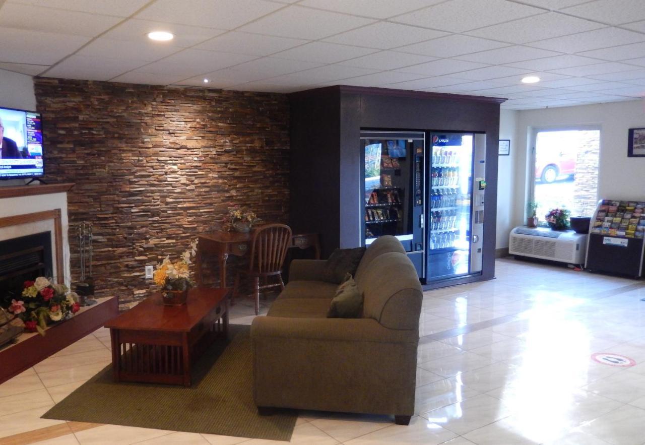 Red Roof Inn Harrisonburg - University Area Экстерьер фото